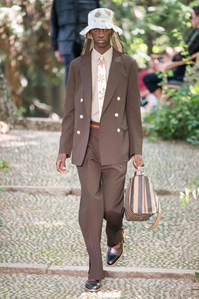 Look 29